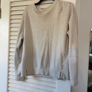 Vineyard Vines Women's Crewneck Sweatshirt in Light Gray with Sleeve Stripes